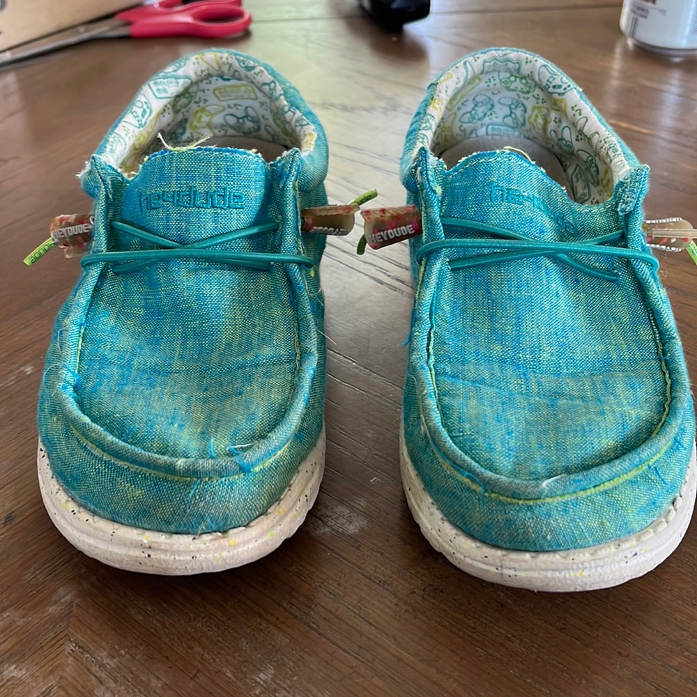 Boys size Y3-4L Hey dudes.